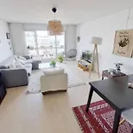 Modern And Quiet Apartment W/Balcony
