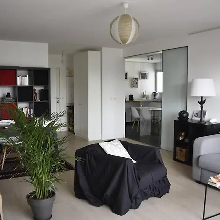 Modern And Quiet Apartment W/Balcony