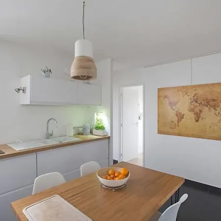 Modern And Quiet Apartment W/Balcony Apartment *