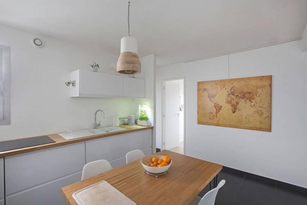 Modern And Quiet Apartment W/Balcony Appartamento *