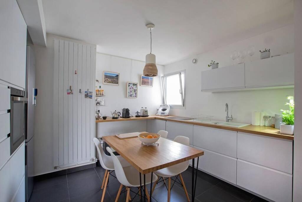 Modern And Quiet Apartment W/Balcony Appartamento *